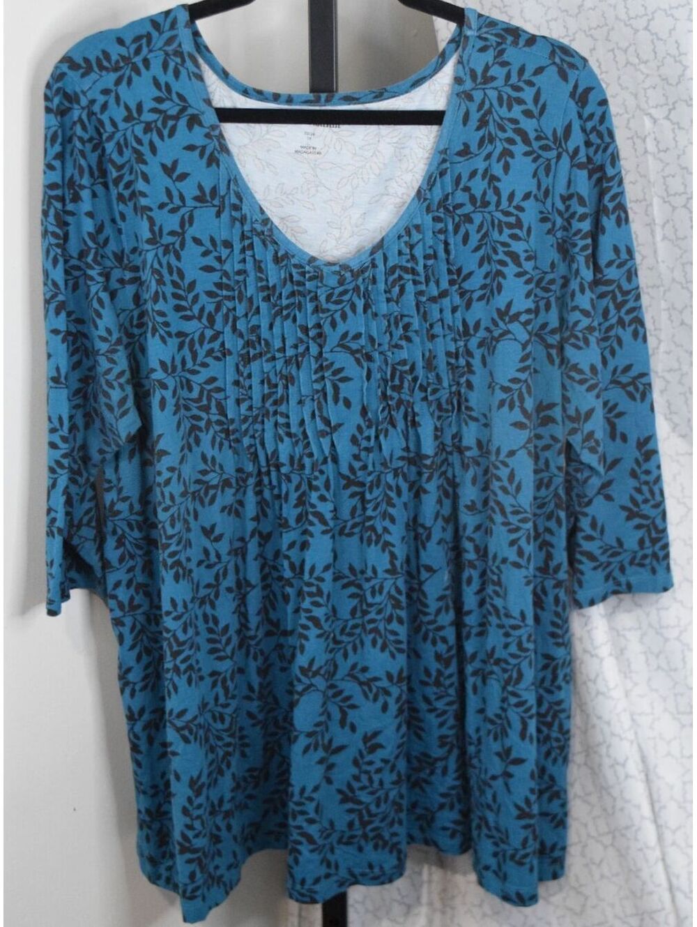 Woman Within Women's Plus 1X Teal Leaf Print Pintuck V-Neck Long Sleeve Top